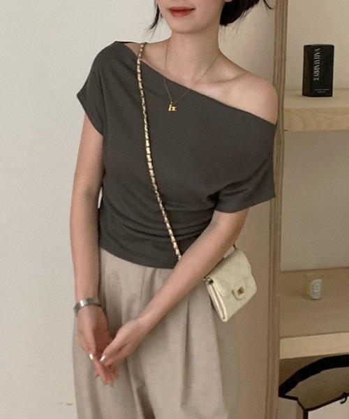gossip!ロサンゼルス(ゴシップロサンゼルス)の「オフショルモダントップス(その他トップス・レディース・ホワイト/ブラック/チャコール・FREE)」の3枚目の写真