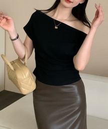 オフショルモダントップス
