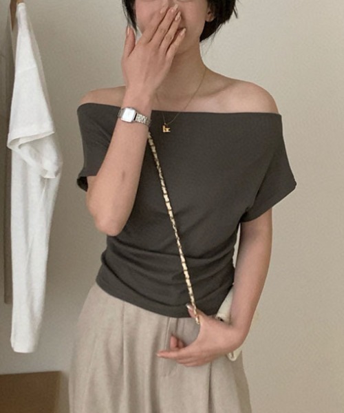 gossip!ロサンゼルス(ゴシップロサンゼルス)の「オフショルモダントップス(その他トップス・レディース・ホワイト/ブラック/チャコール・FREE)」の6枚目の写真