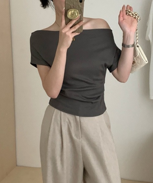 gossip!ロサンゼルス(ゴシップロサンゼルス)の「オフショルモダントップス(その他トップス・レディース・ホワイト/ブラック/チャコール・FREE)」の4枚目の写真