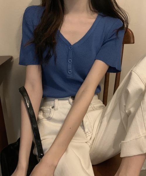 ECLIN（エクラン）の「Vネックリブサマーニットトップス（ニット/セーター・レディース・グリーン/レッド/ブルー/パープル/ベージュ/ブラック/ホワイト・FREE）」の6枚目の写真