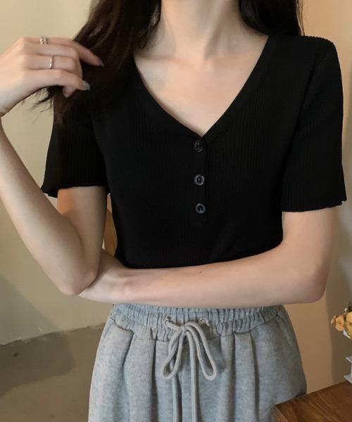 ECLIN（エクラン）の「Vネックリブサマーニットトップス（ニット/セーター・レディース・グリーン/レッド/ブルー/パープル/ベージュ/ブラック/ホワイト・FREE）」の3枚目の写真