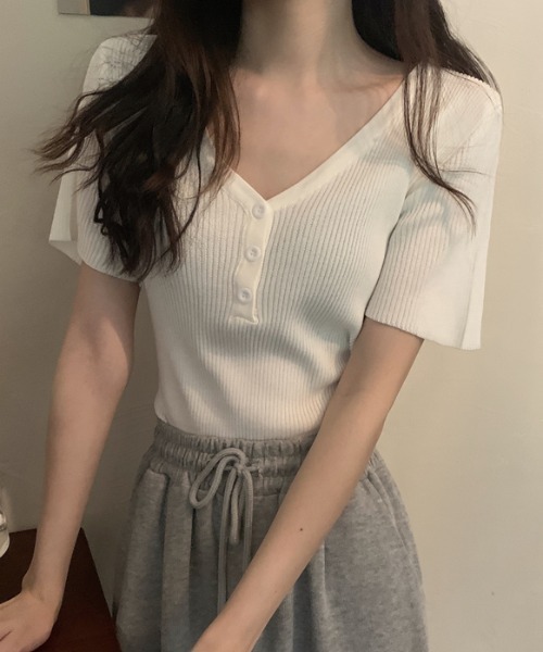 ECLIN（エクラン）の「Vネックリブサマーニットトップス（ニット/セーター・レディース・グリーン/レッド/ブルー/パープル/ベージュ/ブラック/ホワイト・FREE）」の8枚目の写真