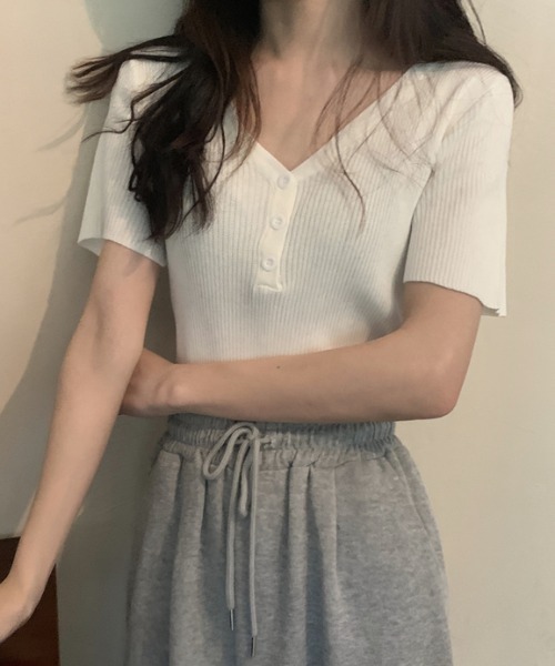 ECLIN（エクラン）の「Vネックリブサマーニットトップス（ニット/セーター・レディース・グリーン/レッド/ブルー/パープル/ベージュ/ブラック/ホワイト・FREE）」の9枚目の写真