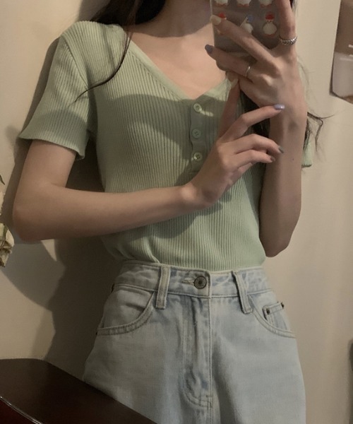 ECLIN（エクラン）の「Vネックリブサマーニットトップス（ニット/セーター・レディース・グリーン/レッド/ブルー/パープル/ベージュ/ブラック/ホワイト・FREE）」の16枚目の写真