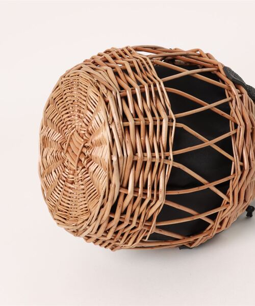 and it_（アンドイット）の「丸型編み柳バッグ（かごバッグ・レディース・ブラック/ブラウン・FREE）」の7枚目の写真
