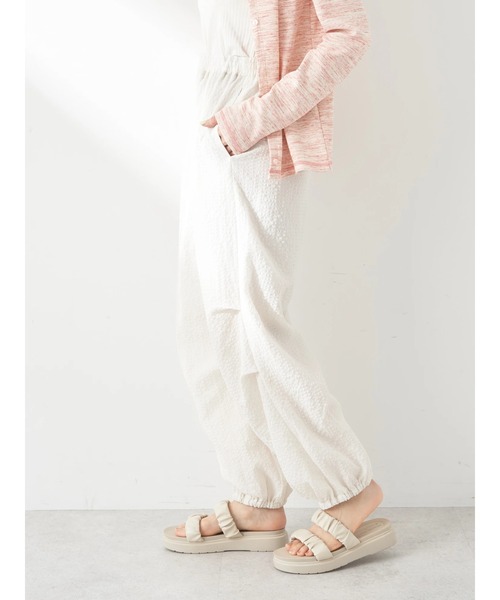 earth music&ecology（アースミュージックアンドエコロジー）の「タックカーゴパンツ（カーゴパンツ・レディース・ブラック/アイボリー/その他14・FREE）」の5枚目の写真