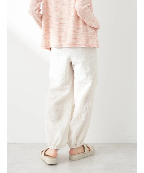 earth music&ecology（アースミュージックアンドエコロジー）の「タックカーゴパンツ（カーゴパンツ・レディース・ブラック/アイボリー/その他14・FREE）」の6枚目の写真