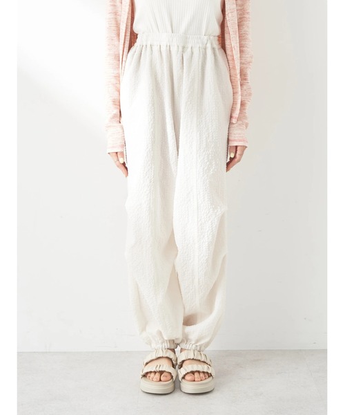 earth music&ecology（アースミュージックアンドエコロジー）の「タックカーゴパンツ（カーゴパンツ・レディース・ブラック/アイボリー/その他14・FREE）」の7枚目の写真