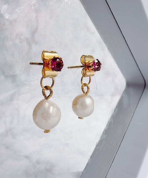 tone(トーン)の「【SPICY COLORS】小さな宝石2wayピアス【サージカルステンレス】(ピアス(両耳用)・レディース・ホワイト/グリーン/ライトブルー/パープル/オレンジ・FREE)」の10枚目の写真