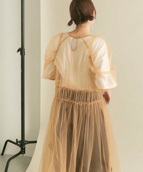 KBF(ケイビーエフ)の「パワースリーブチュールワンピース(ワンピース・レディース・ブラック/ベージュ・ONE)」の11枚目の写真