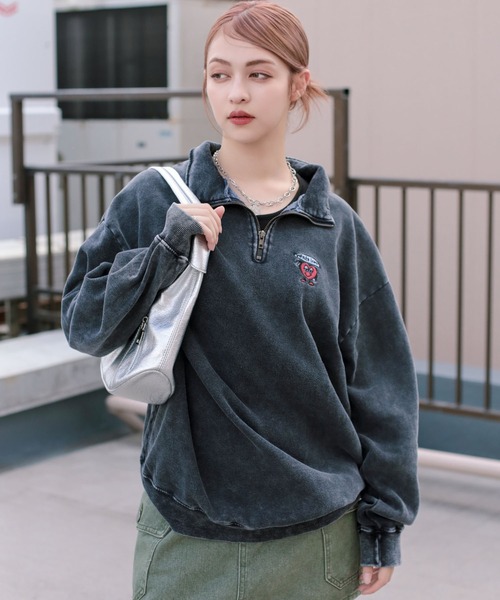 SPINNS(スピンズ)の「【ユニセックスで着用可能】ハーフジップ裏起毛スウェット ハートロゴ(スウェット・メンズ・ブラウン/オフホワイト/アッシュグレー/ブラック系その他・ONESIZE)」の12枚目の写真