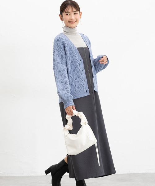 Honeys（ハニーズ）の「【ウォッシャブル】ケーブル編Ｖカーデ（カーディガン/ボレロ・レディース・アイボリー/グレイッシュブルー/杢グレー/グリーン/モカ/ベージュ・S/M/L/LL）」の11枚目の写真