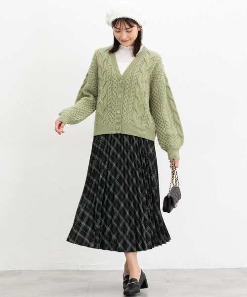 Honeys（ハニーズ）の「【ウォッシャブル】ケーブル編Ｖカーデ（カーディガン/ボレロ・レディース・アイボリー/グレイッシュブルー/杢グレー/グリーン/モカ/ベージュ・S/M/L/LL）」の13枚目の写真