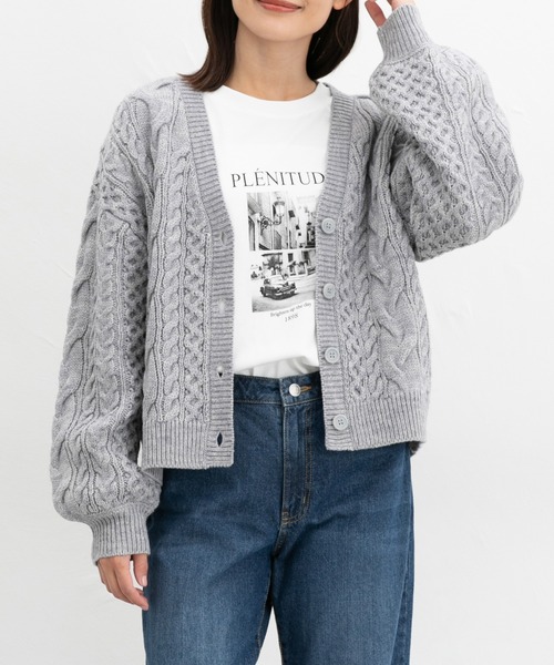 Honeys（ハニーズ）の「【ウォッシャブル】ケーブル編Ｖカーデ（カーディガン/ボレロ・レディース・アイボリー/グレイッシュブルー/杢グレー/グリーン/モカ/ベージュ・S/M/L/LL）」の17枚目の写真