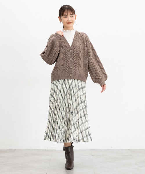 Honeys（ハニーズ）の「【ウォッシャブル】ケーブル編Ｖカーデ（カーディガン/ボレロ・レディース・アイボリー/グレイッシュブルー/杢グレー/グリーン/モカ/ベージュ・S/M/L/LL）」の18枚目の写真