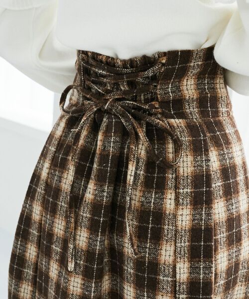 MAJESTIC LEGON(マジェスティックレゴン)の「バックレースアップフレアスカート(スカート・レディース・ブラウン/ホワイト系その他2/ブラウン系その他2/ブラック系その他/レッド系その他2/ブラウン系その他5/ブラック系その他2・MEDIUM/SMALL)」の22枚目の写真
