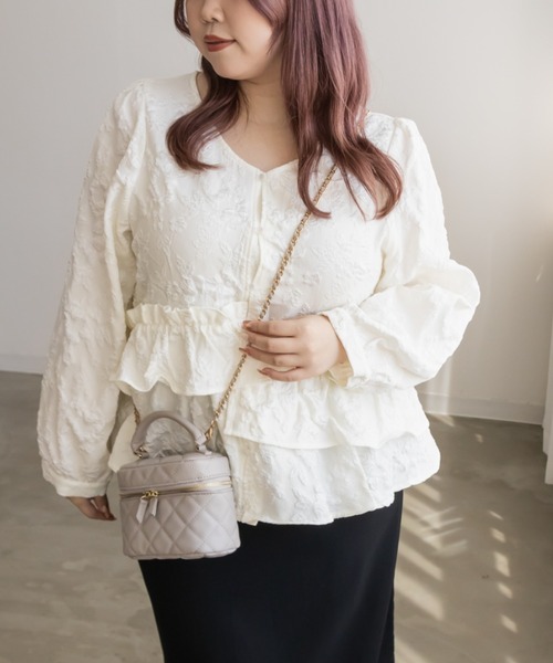 CLETTE(クレット)の「アシメティアード花柄ジャガードブラウス(シャツ/ブラウス・レディース・アイボリー/ブラック・LL/3L/4L)」の3枚目の写真
