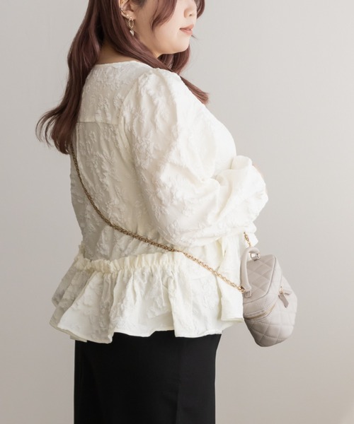 CLETTE(クレット)の「アシメティアード花柄ジャガードブラウス(シャツ/ブラウス・レディース・アイボリー/ブラック・LL/3L/4L)」の6枚目の写真