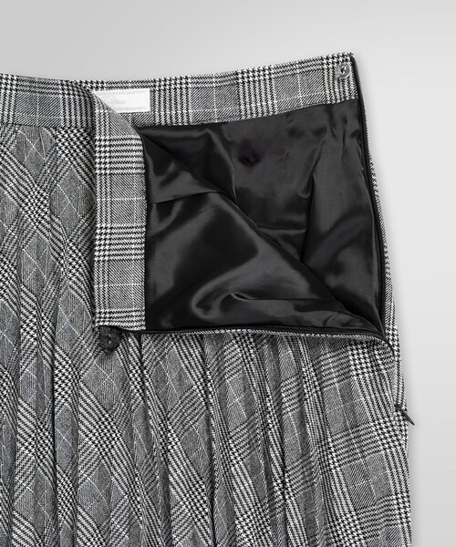 BROOKS BROTHERS（ブルックスブラザーズ）の「ポリエステルブレンド グレンチェック ミディプリーツスカート（スカート・レディース・グレー・2/4/0）」の6枚目の写真