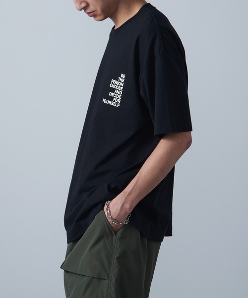 MAISON CLUB（メゾンクラブ）の「【MAISON CLUB】Logo Print Over Size Tee 半袖オーバーサイズTee（Tシャツ/カットソー・メンズ・ホワイト系その他4/ホワイト系その他2/ブラック系その他/ブラック系その他3/ブラック系その他2/ホワイト系その他/ホワイト系その他3・L/XL）」の11枚目の写真