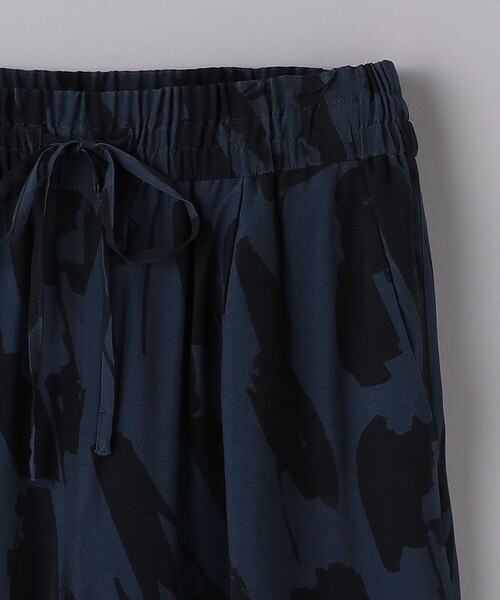 SACRA（サクラ）の「＜SACRA＞プリント イージーパンツ（その他パンツ・レディース・ネイビー・38/36）」の3枚目の写真