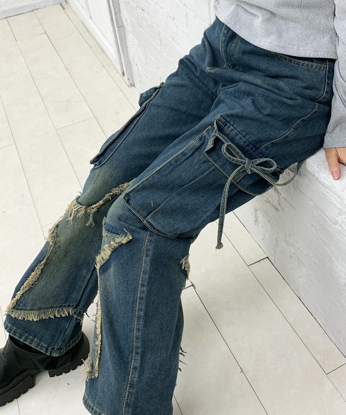 lilful(リルフル)の「スターダメージワッペン ウォッシュデザイン サイドリボンデニムカーゴパンツ(デニムパンツ・レディース・ブラック/ブルー・S/M/L)」の4枚目の写真