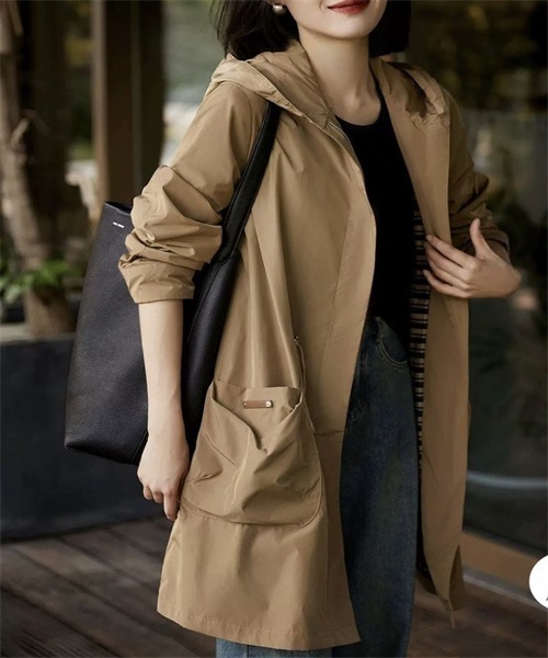 FREE STYLISTS（フリー スタイリスト）の「バックスリットフード付きロングジャケット（トレンチコート・レディース・ネイビー/カーキ・XL/S/L）」の6枚目の写真