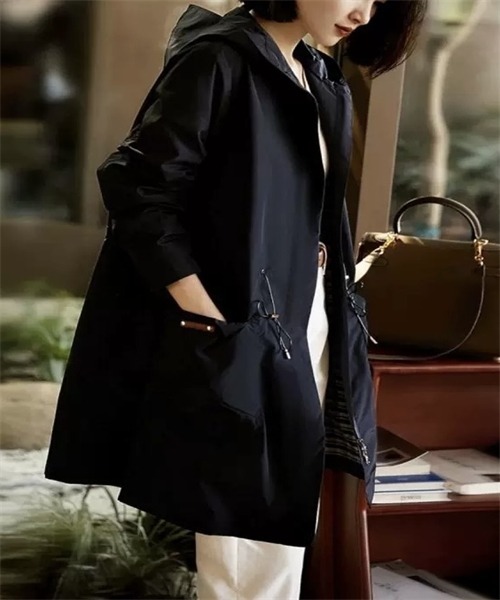 FREE STYLISTS（フリー スタイリスト）の「バックスリットフード付きロングジャケット（トレンチコート・レディース・ネイビー/カーキ・XL/S/L）」の9枚目の写真