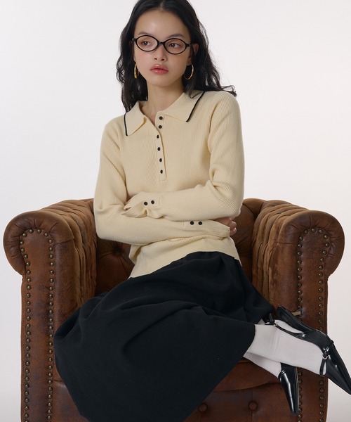 MUHET（ミュエータ）の「ribbed knit polo / リブニットポロ（ポロシャツ・レディース・杢グレー/アイボリー/ブラウン・FREE）」の2枚目の写真