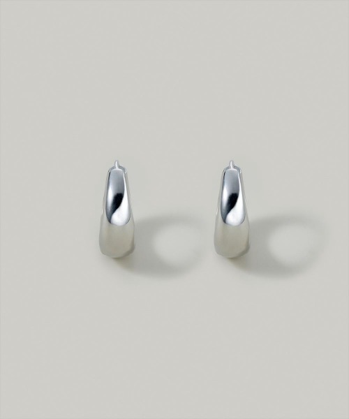 Jolie Toujours(ジョリトゥジュール)の「【汗や水に強い】〈ステンレス〉17mmフープピアス(ピアス(両耳用)・レディース・ゴールド/シルバー・FREE)」の4枚目の写真
