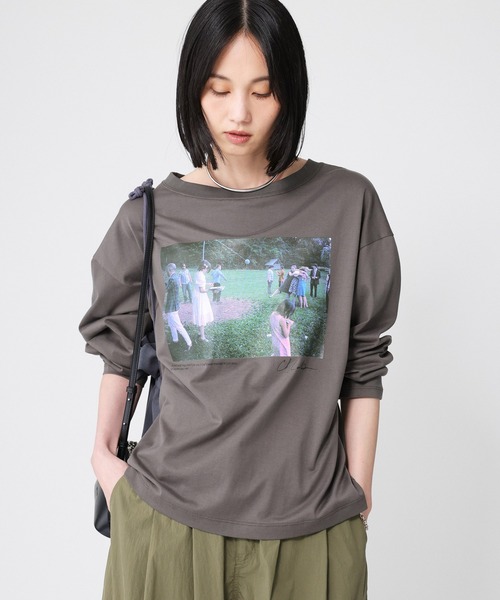 +81BRANCA(ハチイチブランカ)の「【81BRANCA】<別注>ナップサック付き Phototee set(Tシャツ/カットソー・レディース・チャコール/ホワイト・フリー)」の1枚目の写真