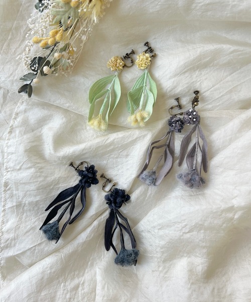 m.soeur(エムスール)の「ミモザの花束ピアス(ピアス(両耳用)・レディース・グリーン/グレー/ブラック・FREE)」の7枚目の写真