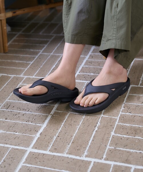 FREAK'S STORE（フリークスストア）の「OOFOS/ウーフォス OOriginal/オリジナル/トングサンダル/リカバリーサンダル（サンダル・レディース・ブラック/ベージュ/グレー/ライトグレー/グリーン/サックスブルー/ピンク・8/5/6/7）」の22枚目の写真