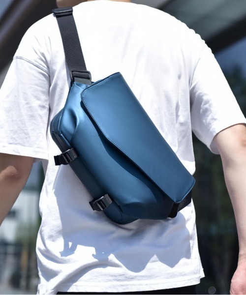 L LABEL（エルラベル）の「撥水加工ショルダーボディバッグ（ショルダーバッグ・メンズ・ブラック/ネイビー・FREE）」の2枚目の写真