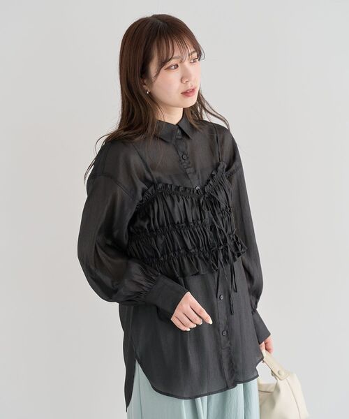 ELENCARE DUE(エレンカーレデュエ)の「・ELENCARE DUE シアービスチェ付シャツ(シャツ/ブラウス・レディース・オフホワイト/グレー/ブラック/グリーン・FREE)」の15枚目の写真