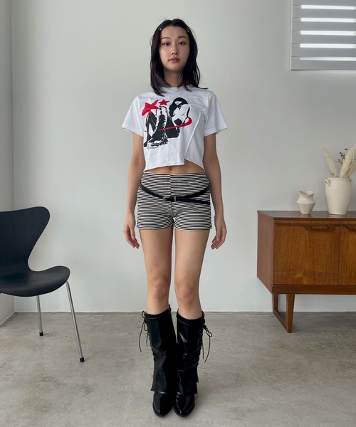 FOLLOWIN(フォロウィン)の「アシンメトリーロックプリントTシャツ(Tシャツ/カットソー・レディース・ブラック/ホワイト/ピンク・FREE)」の4枚目の写真