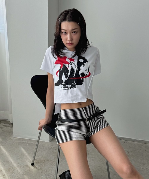 FOLLOWIN(フォロウィン)の「アシンメトリーロックプリントTシャツ(Tシャツ/カットソー・レディース・ブラック/ホワイト/ピンク・FREE)」の9枚目の写真