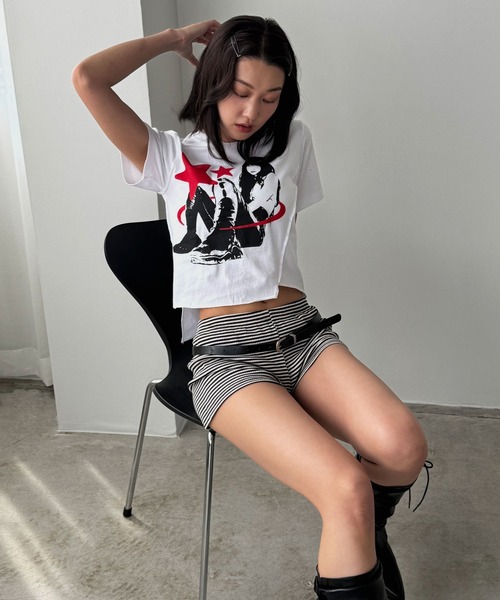 FOLLOWIN(フォロウィン)の「アシンメトリーロックプリントTシャツ(Tシャツ/カットソー・レディース・ブラック/ホワイト/ピンク・FREE)」の10枚目の写真
