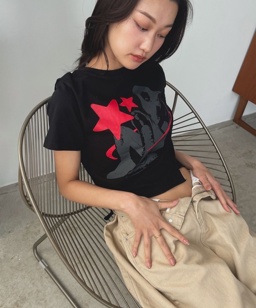 FOLLOWIN(フォロウィン)の「アシンメトリーロックプリントTシャツ(Tシャツ/カットソー・レディース・ブラック/ホワイト/ピンク・FREE)」の22枚目の写真