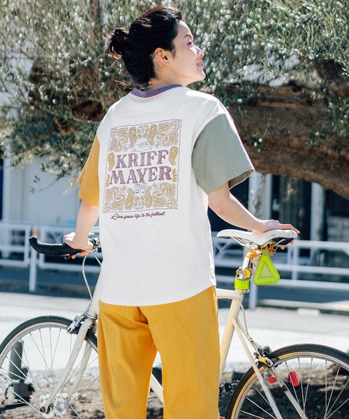 KRIFF MAYER Lady's Collection(クリフメイヤーレディースコレクション)の「【綿100%】バンダナプリントゆるT(Tシャツ/カットソー・レディース・イエロー/ブラック/セージグリーン/グレー/オフホワイト/カラフル/パープル・LARGE/MEDIUM)」の7枚目の写真