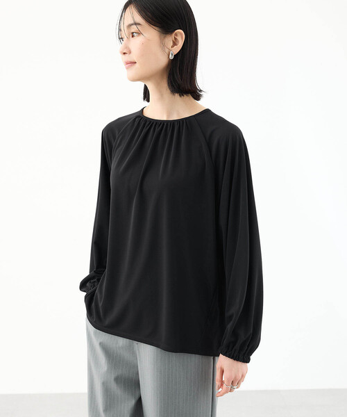 A/C DESIGN BY ALPHA CUBIC(エーシーデザインバイアルファキュービック)の「ギャザーカットソーブラウス【ストレッチ素材】(Tシャツ/カットソー・レディース・オフホワイト/ブラック/サックスブルー・M/L)」の7枚目の写真