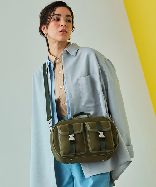 EDITA.（エディータ）の「ネオプレン ラウンド バックルポケット 2wayバッグ　2WAY / 軽量（ショルダーバッグ・レディース・ブラック/カーキオリーブ・FREE）」の4枚目の写真