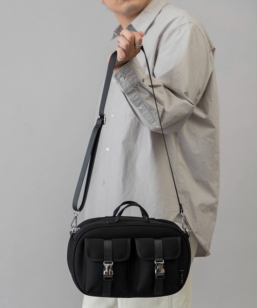 EDITA.（エディータ）の「ネオプレン ラウンド バックルポケット 2wayバッグ　2WAY / 軽量（ショルダーバッグ・レディース・ブラック/カーキオリーブ・FREE）」の3枚目の写真