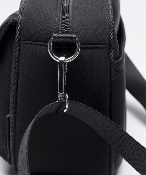 EDITA.（エディータ）の「ネオプレン ラウンド バックルポケット 2wayバッグ　2WAY / 軽量（ショルダーバッグ・レディース・ブラック/カーキオリーブ・FREE）」の21枚目の写真