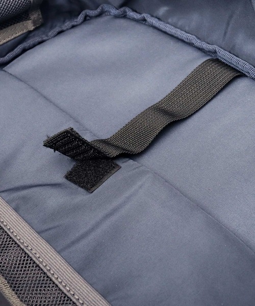 fulcro(フルクロ)の「fulcro フルクロ 撥水 14ポケット バックパック オブロング ビジネスリュック A4サイズ・15インチPC収納対応 Cityシリーズ 19L(バックパック/リュック・メンズ・ブラック・FREE)」の4枚目の写真