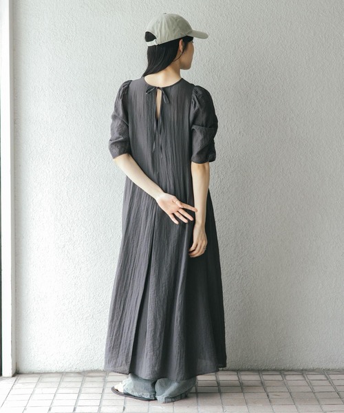 KBF(ケイビーエフ)の「ギャザースリーブフレアワンピース(ワンピース・レディース・チャコールグレー/イエロー系その他/ブラック・ONE)」の3枚目の写真