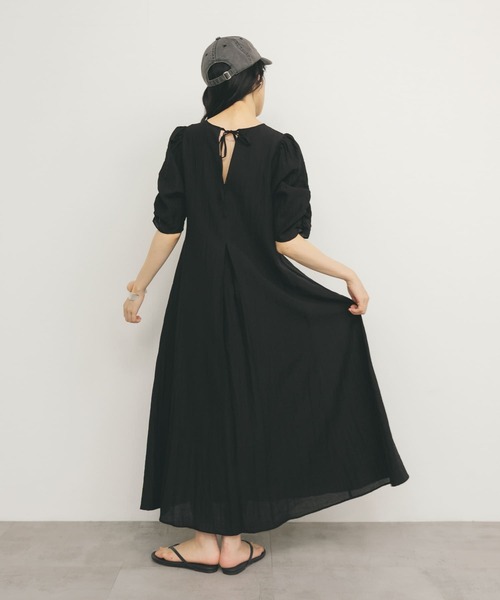 KBF(ケイビーエフ)の「ギャザースリーブフレアワンピース(ワンピース・レディース・チャコールグレー/イエロー系その他/ブラック・ONE)」の13枚目の写真