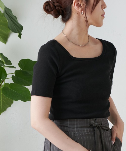 COLONY 2139（コロニートゥーワンスリーナイン）の「スクエアネックリブ半袖プルオーバー（Tシャツ/カットソー・レディース・ブラック/ホワイト/ブラウン/グレイッシュベージュ/チャコールグレー・SMALL/MEDIUM/LARGE）」の3枚目の写真