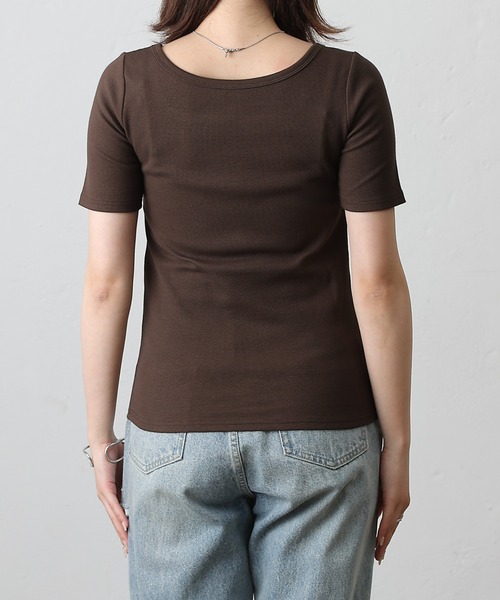 COLONY 2139（コロニートゥーワンスリーナイン）の「スクエアネックリブ半袖プルオーバー（Tシャツ/カットソー・レディース・ブラック/ホワイト/ブラウン/グレイッシュベージュ/チャコールグレー・SMALL/MEDIUM/LARGE）」の12枚目の写真